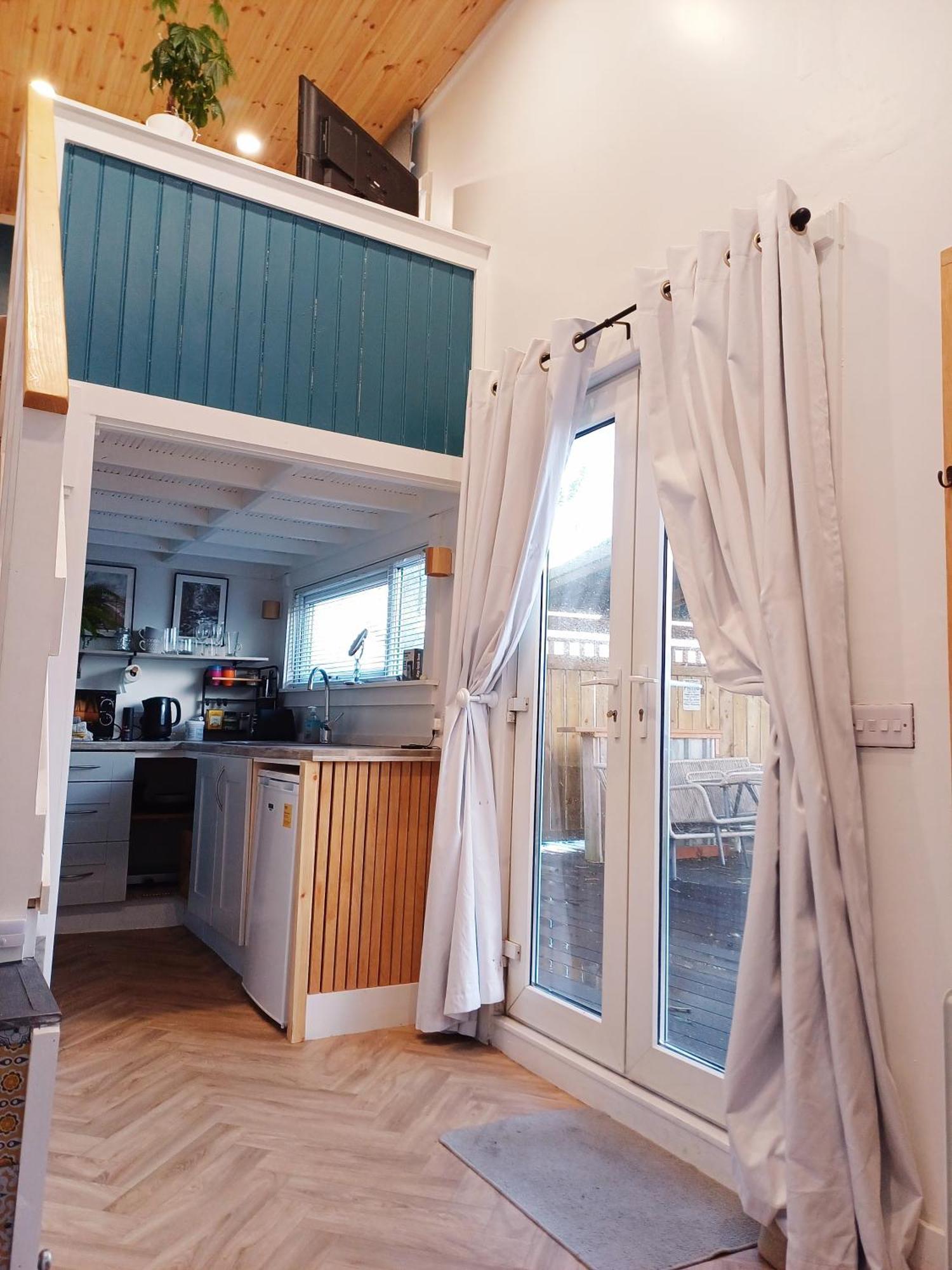 The Wee Tiny Home Лъндъндери Екстериор снимка