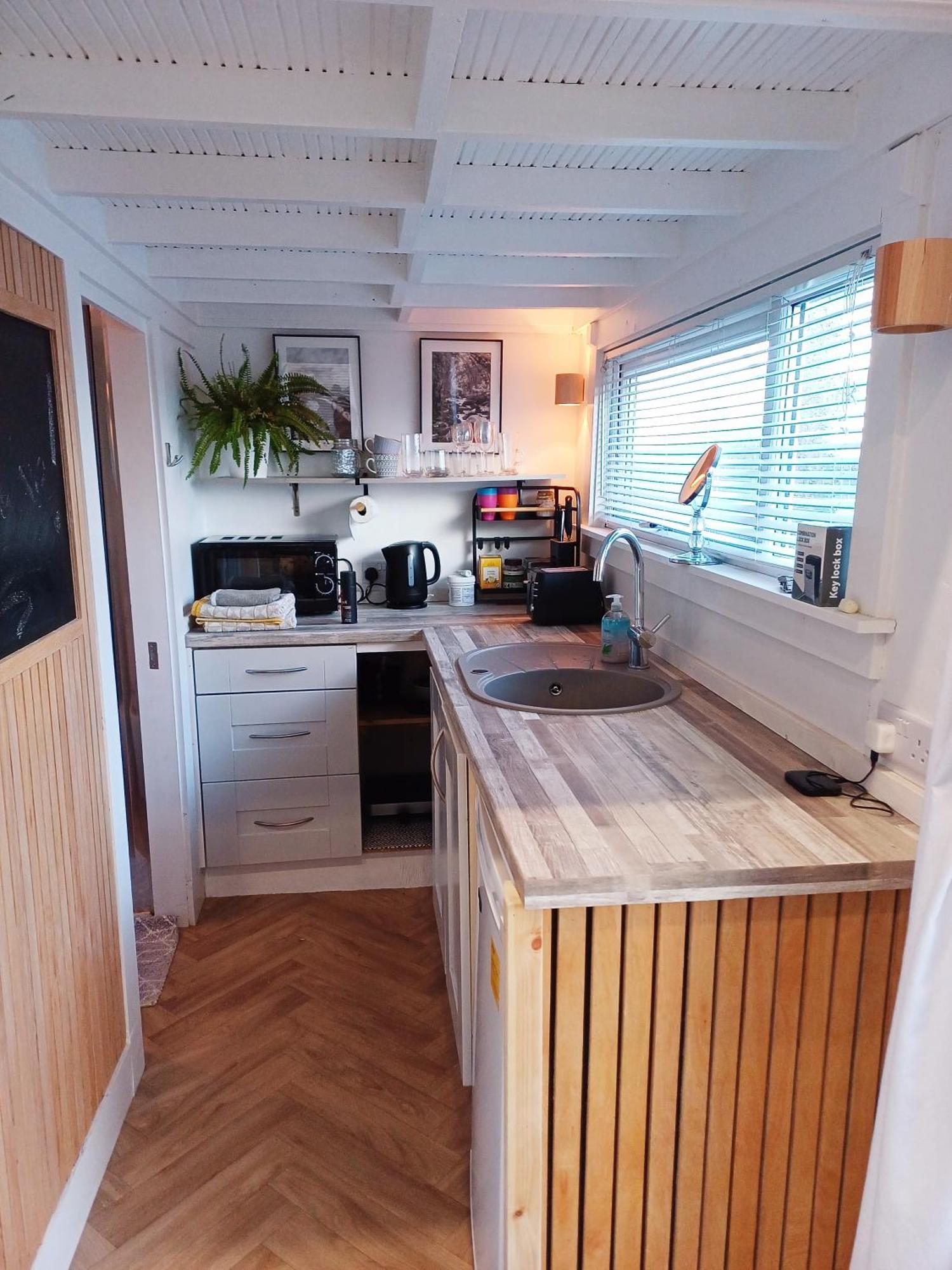 The Wee Tiny Home Лъндъндери Екстериор снимка